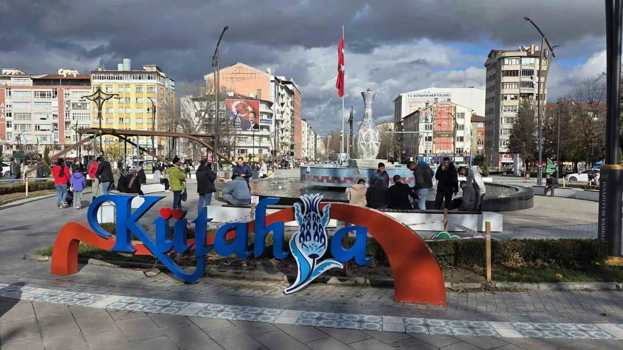 KÜTAHYA, TÜRKİYE'NİN EN MUTLU ŞEHİRLERİ SIRALAMASINDA YÜZDE 73,76'LIK MUTLULUK ORANIYLA 5'İNCİ...