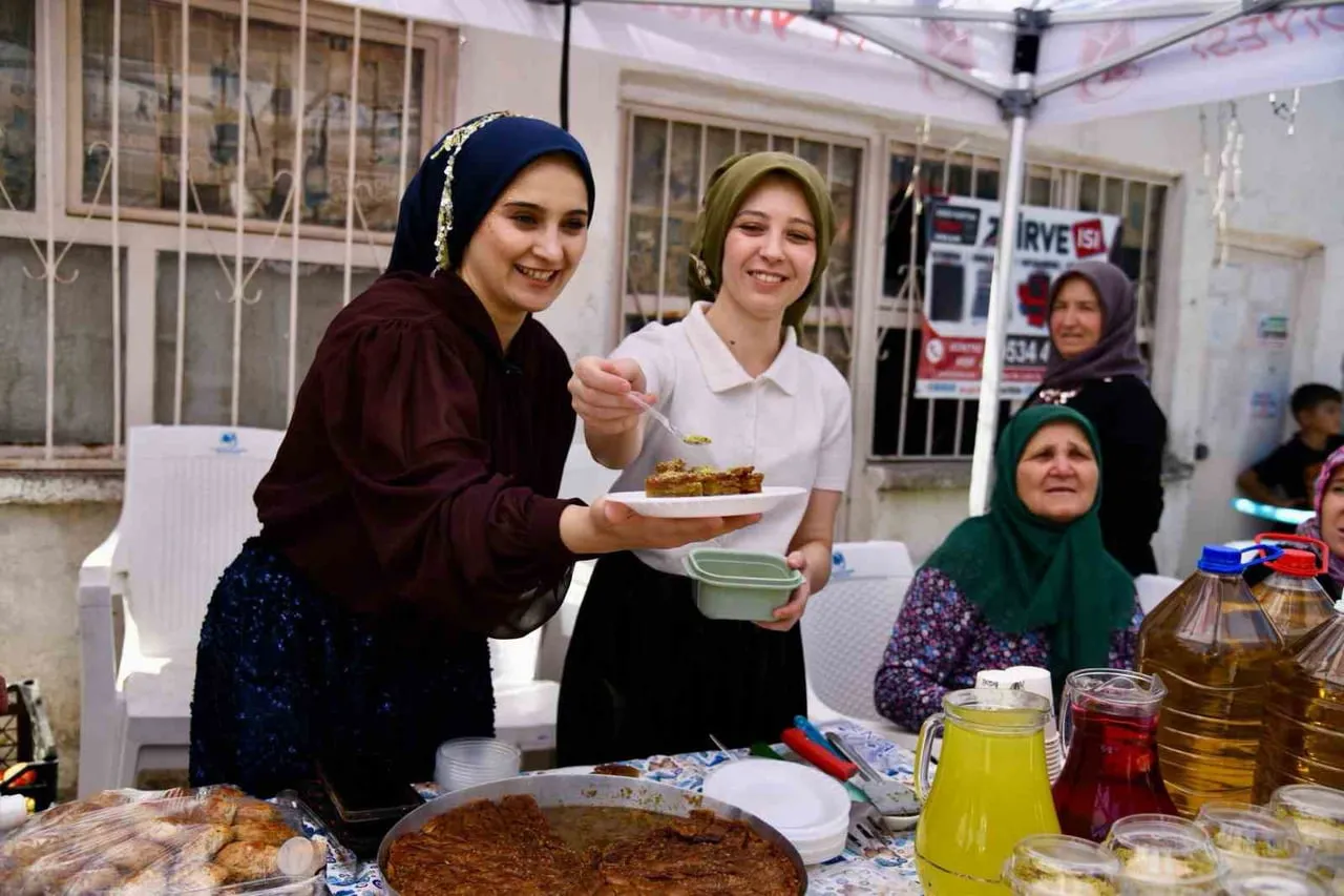 YUNUSEMRE BELEDİYESİ TARAFINDAN AKÇAKÖY MAHALLESİ’NDE YUNTDAĞI’NIN TARIMSAL ZENGİNLİKLERİNİN...