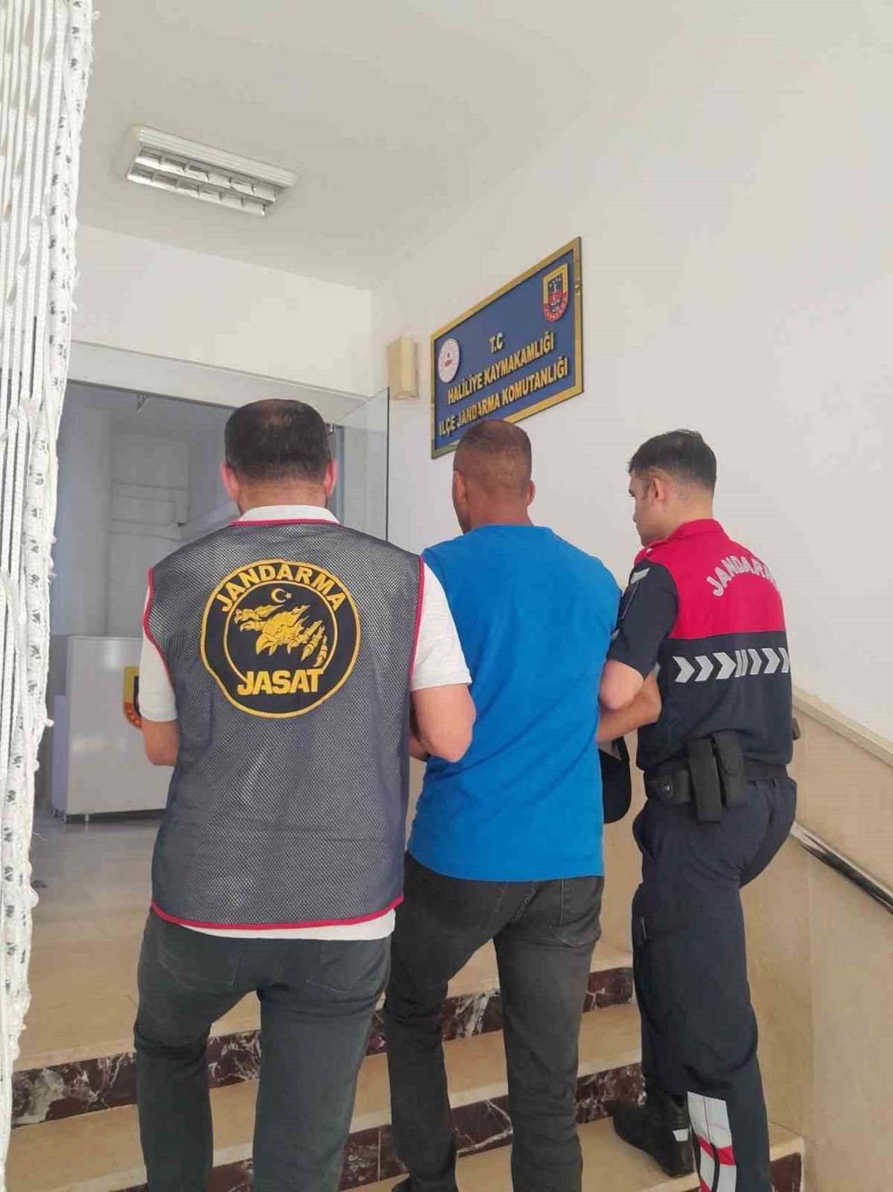 UYUŞTURUCUDAN ARANAN ŞAHIS YAKALANDI