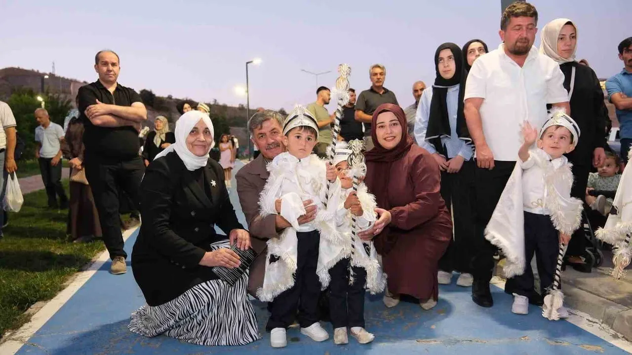 ERZİNCAN BELEDİYESİ TARAFINDAN BU YIL 7’NCİSİ DÜZENLENEN GELENEKSEL TOPLU SÜNNET ŞÖLENİ’NDE...