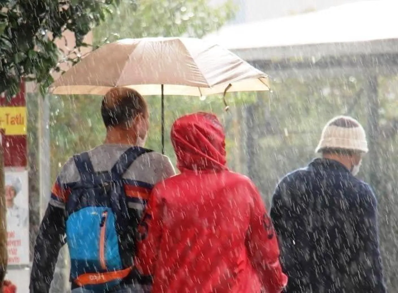 AYDIN’DA HAVA SICAKLIKLARI YÜKSEK SEYRETMEYE DEVAM EDERKEN, KENTİN DOĞU KESİMLERİ İÇİN SAĞANAK VE...
