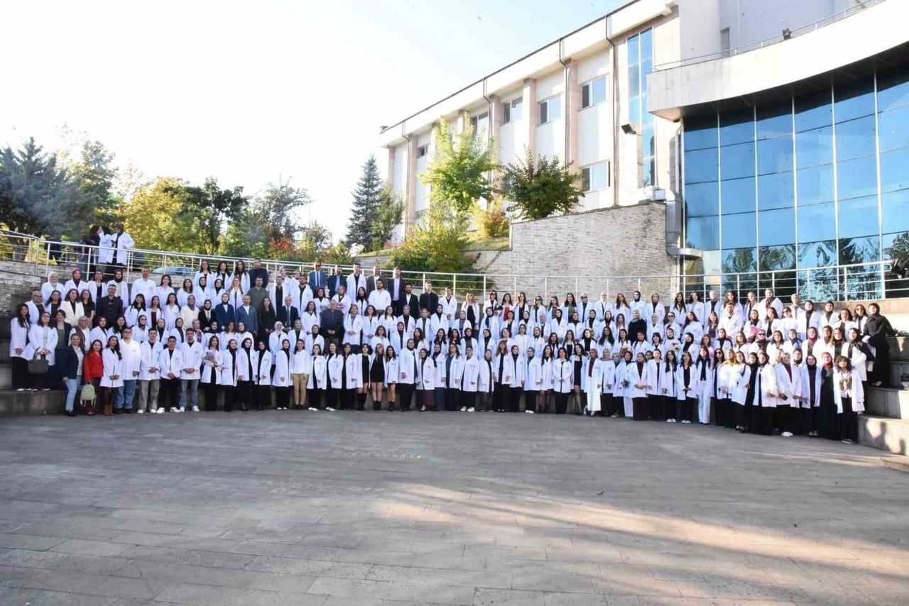 DÜZCE ÜNİVERSİTESİ EĞİTİM FAKÜLTESİ TARAFINDAN DÜZENLENEN "ÖĞRETMEN ADAYLARI ÖNLÜK GİYME TÖRENİ"...