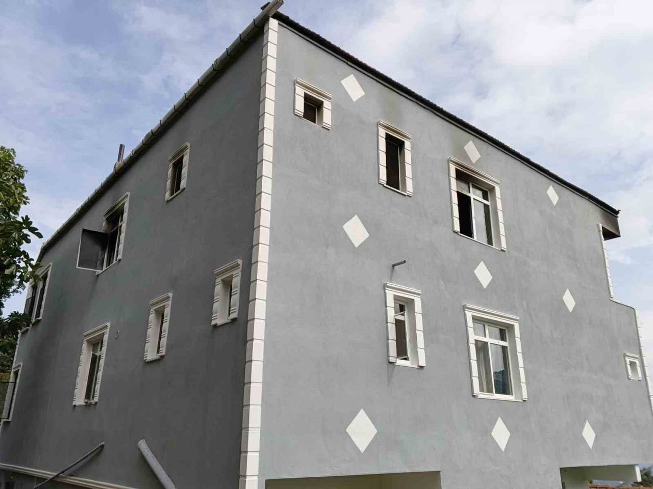 SAMSUN’UN ÇARŞAMBA İLÇESİNDE FINDIK TOPLAMAK İÇİN SELİMİYE MAHALLESİ’NDEKİ EVLERİNE GELEN AİLENİN...