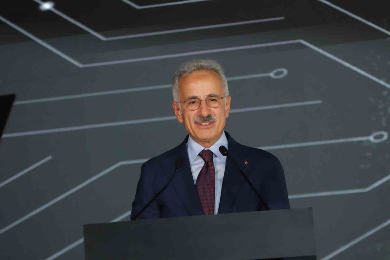ULAŞTIRMA VE ALTYAPI BAKANI ABDULKADİR URALOĞLU