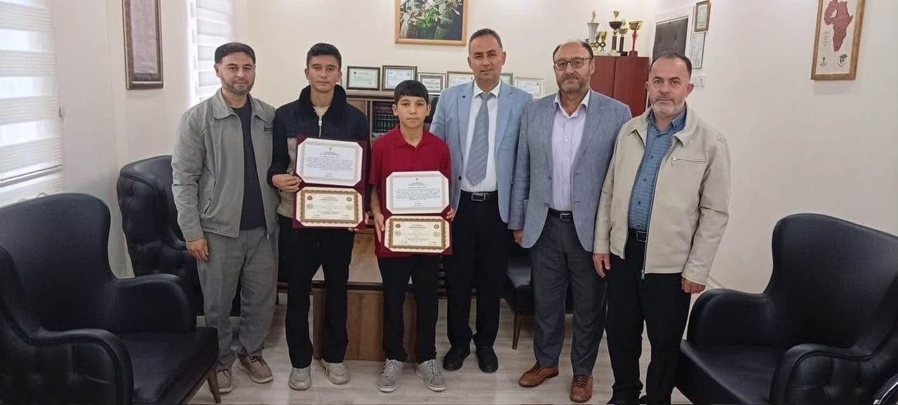 AFYONKARAHİSAR’IN BOLVADİN İLÇESİNDE SULTAN CARULLAH ERKEK KUR’AN KURSU’NDA HAFIZLIĞINI TAMAMLAYAN...