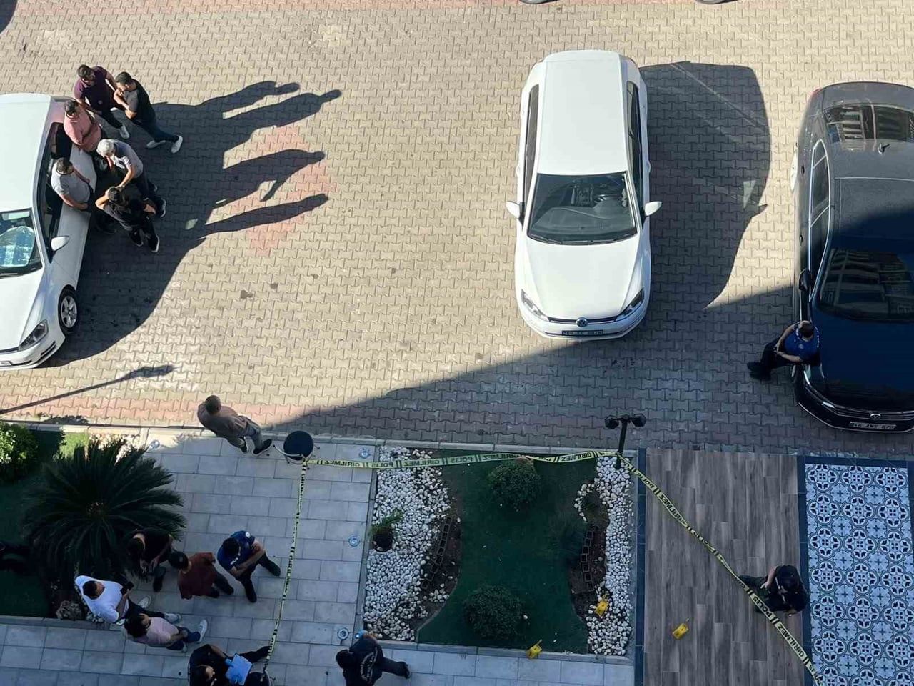 KAHRAMANMARAŞ’IN BİR İŞ YERİ ÖNÜNDE OTURAN İKİ KADIN, SİLAHLI SALDIRIYA UĞRADI. İŞ YERİYLE...