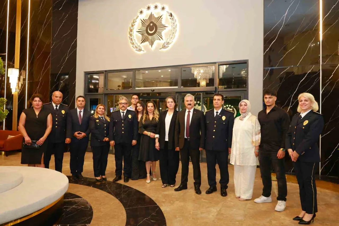 MERSİN İL EMNİYET MÜDÜRÜ FAHRİ AKTAŞ, 1. SINIF EMNİYET MÜDÜRLÜĞÜNE TERFİ EDEN 5 PERSONEL VE...