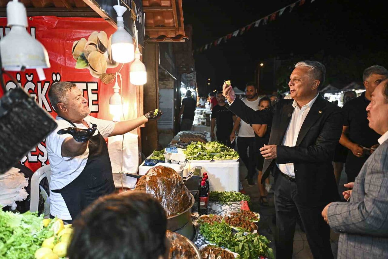 ANTALYA’DA TÜRKİYE’NİN DÖRT BİR YANINDAN KÜLTÜRLERİ, YÖRESEL LEZZETLERİ, HALK DANSLARINI VE MÜZİĞİ...