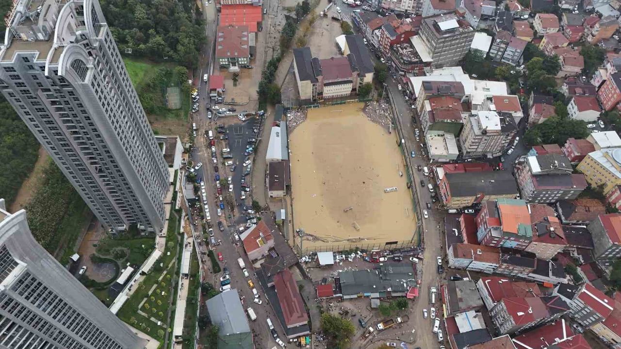 SARIYER AYAZAĞA'DA ŞİDDETLİ YAĞIŞ VE SEL SULARI EV, İŞYERİ VE YOLLARI GÖLE ÇEVİRDİ. SEL SULARINA...