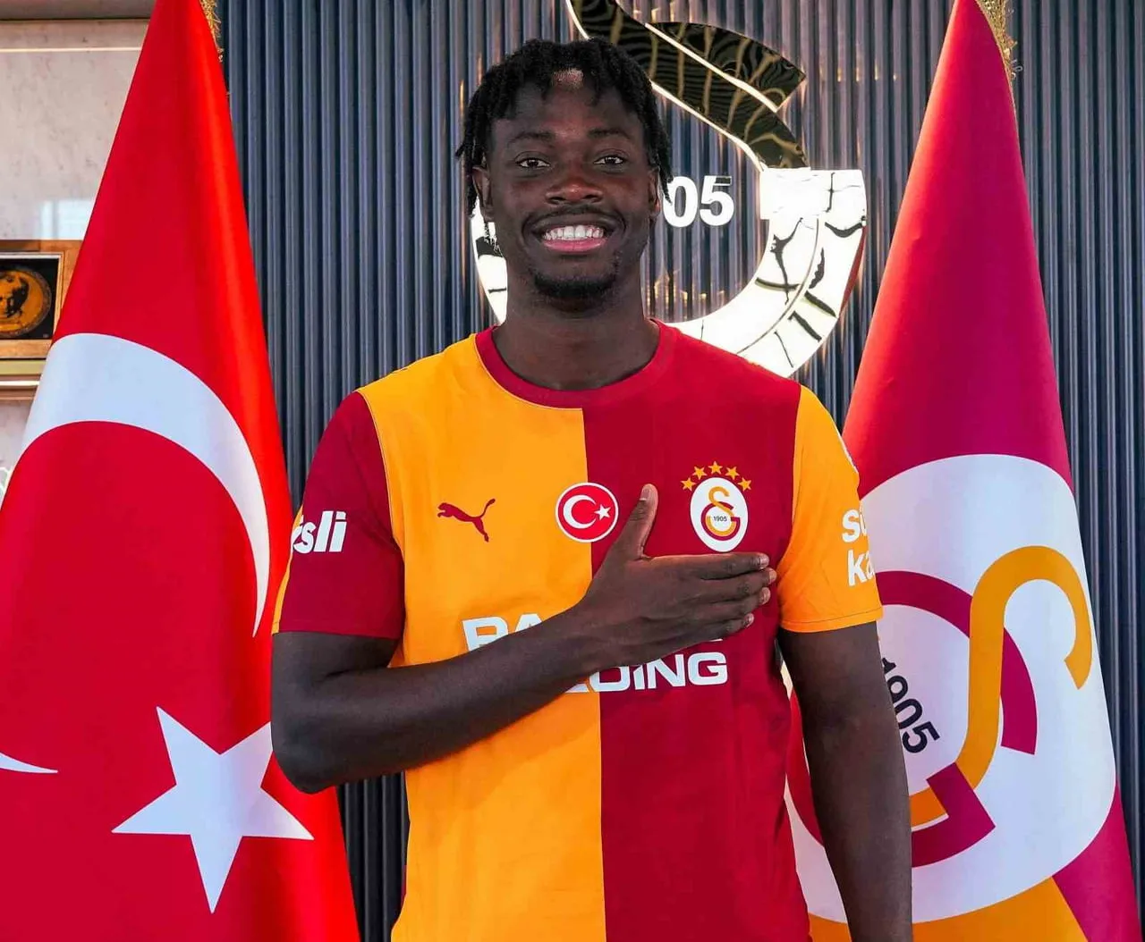 GALATASARAY'IN YENİ TRANSFERİ 21 YAŞINDAKİ FUTBOLCU EL CHADAİLLE BİTSHİABU, SARI-KIRMIZILILARIN...
