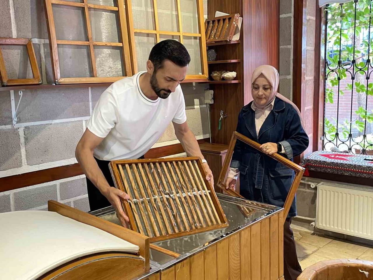 DÜZCE ÜNİVERSİTESİ SANAT TASARIMI VE MİMARLIK FAKÜLTESİ GELENEKSEL TÜRK SANATLARI BÖLÜM BAŞKANI...