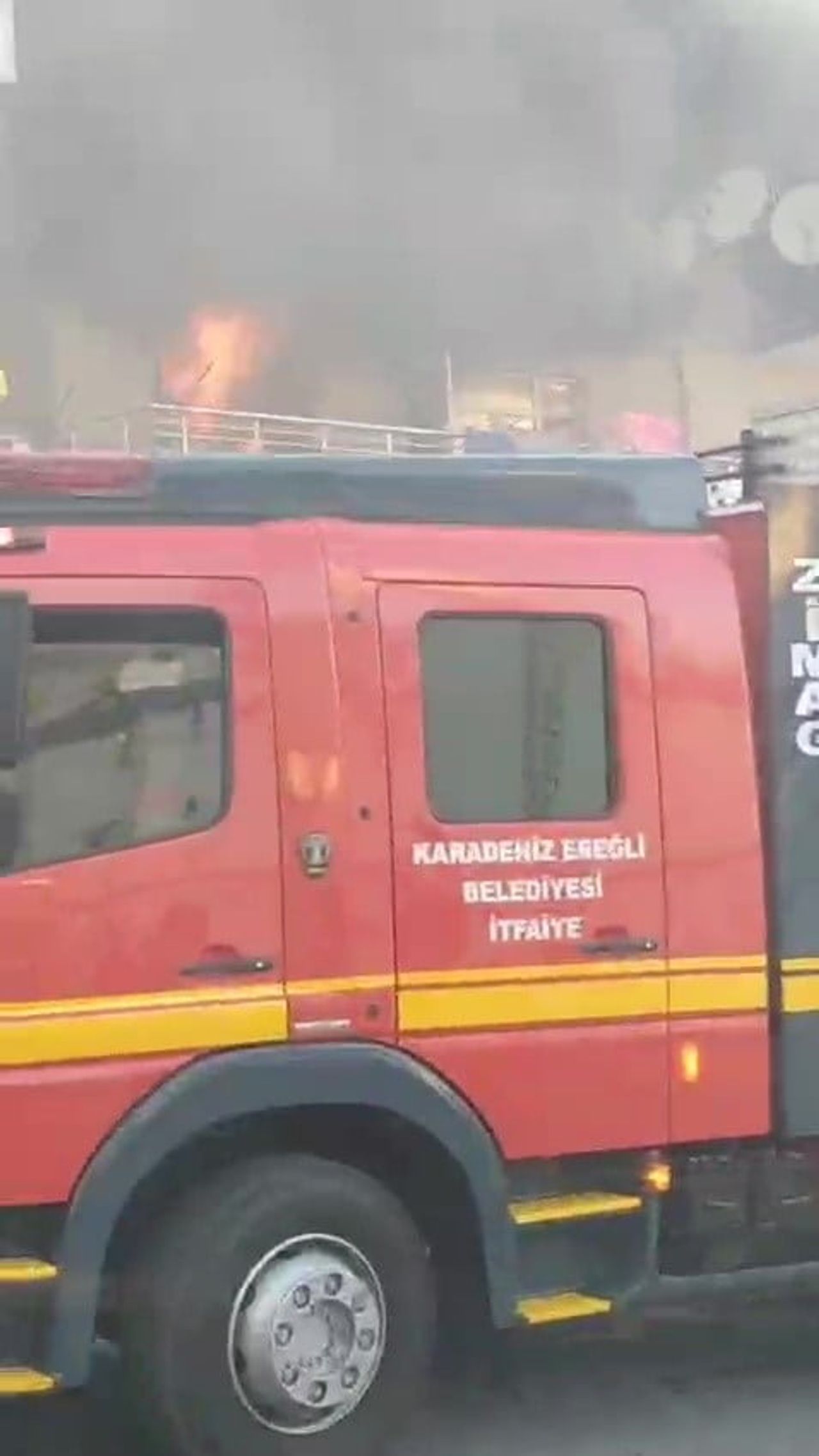 ZONGULDAK'IN EREĞLİ İLÇESİNE BAĞLI ABALI MAHALLESİ'NDE ÇIKAN YANGINDA BİR EVDE BÜYÜK ÇAPTA MADDİ...