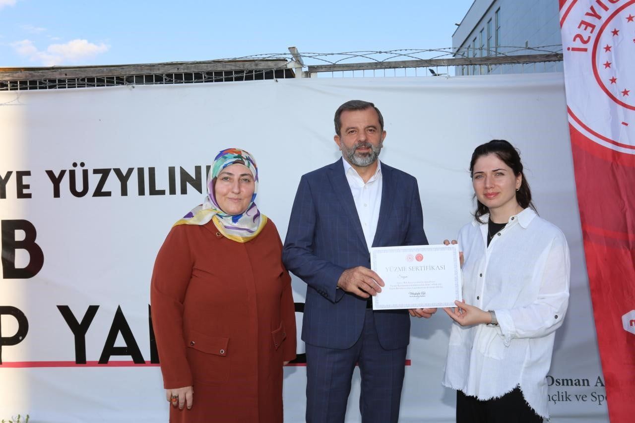 GÜRSU BELEDİYESİ, YAZ BOYUNCA İLÇEDEKİ KADINLARA YÖNELİK AÇTIĞI YÜZME KURSUYLA, YÜZLERCE KADINI...