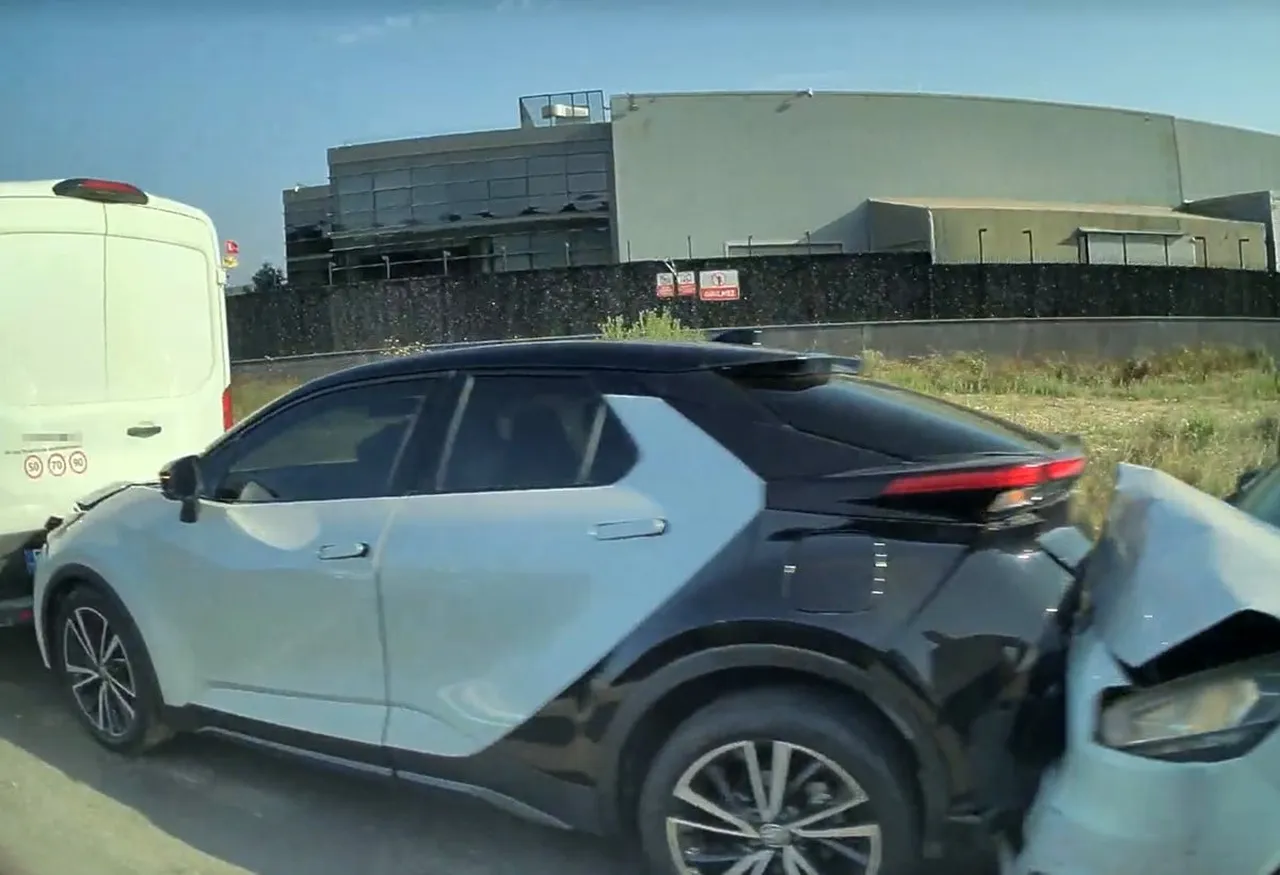 ŞİLE'DE 3 ARACIN KARIŞTIĞI ZİNCİRLEME TRAFİK KAZASI MEYDANA GELDİ.