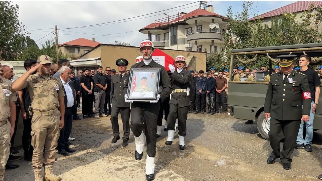IĞDIR’IN ARALIK İLÇESİNDE DEVRİYE GÖREVİ YÜRÜTÜRKEN ASKERİ ARACIN DEVRİLMESİ SONUCU ŞEHİT DÜŞEN...