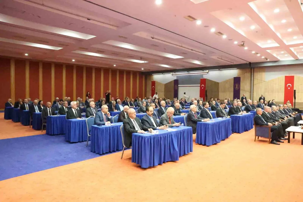 TÜRKİYE ESNAF VE SANATKARLARI KONFEDERASYONU (TESK) BAŞKANI MEHMET YİĞİNER YÖNETİMİNDEKİ BAŞKANLAR...