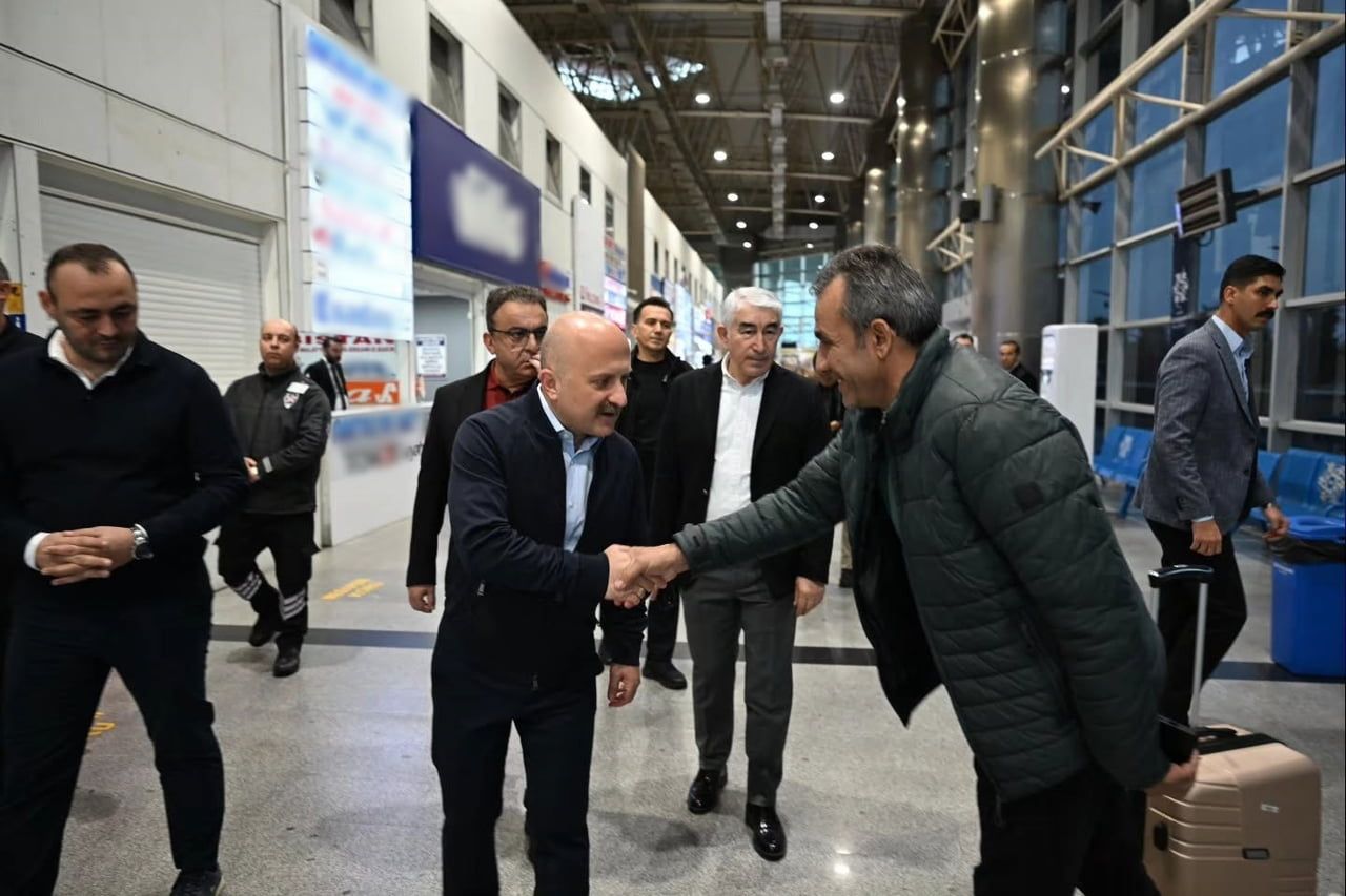 AYDIN VALİSİ DR. OSMAN VAROL, ŞEHİRLERARASI OTOBÜS TERMİNALİNDE YOLCULAR VE GÖREVLİ PERSONELLE BİR...