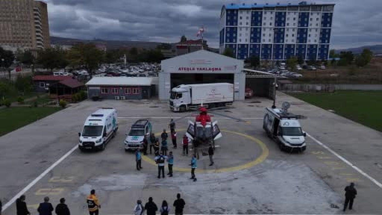 Sivas'ın Mobil Acil Sağlık Operasyon Merkezi Aracı tanıtıldı