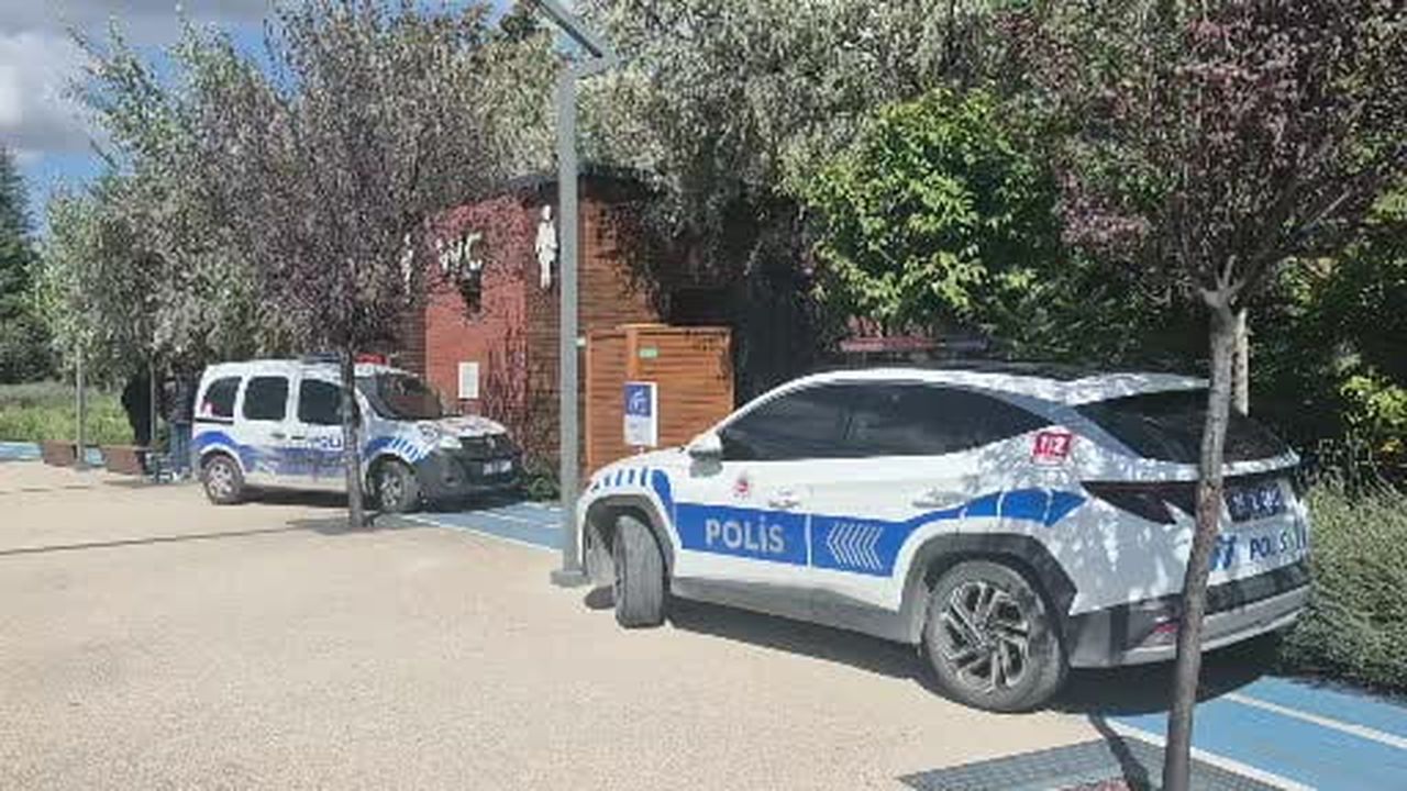 Eskişehir'de tuvalette bir şahıs silahla vurulmuş halde ölü bulundu