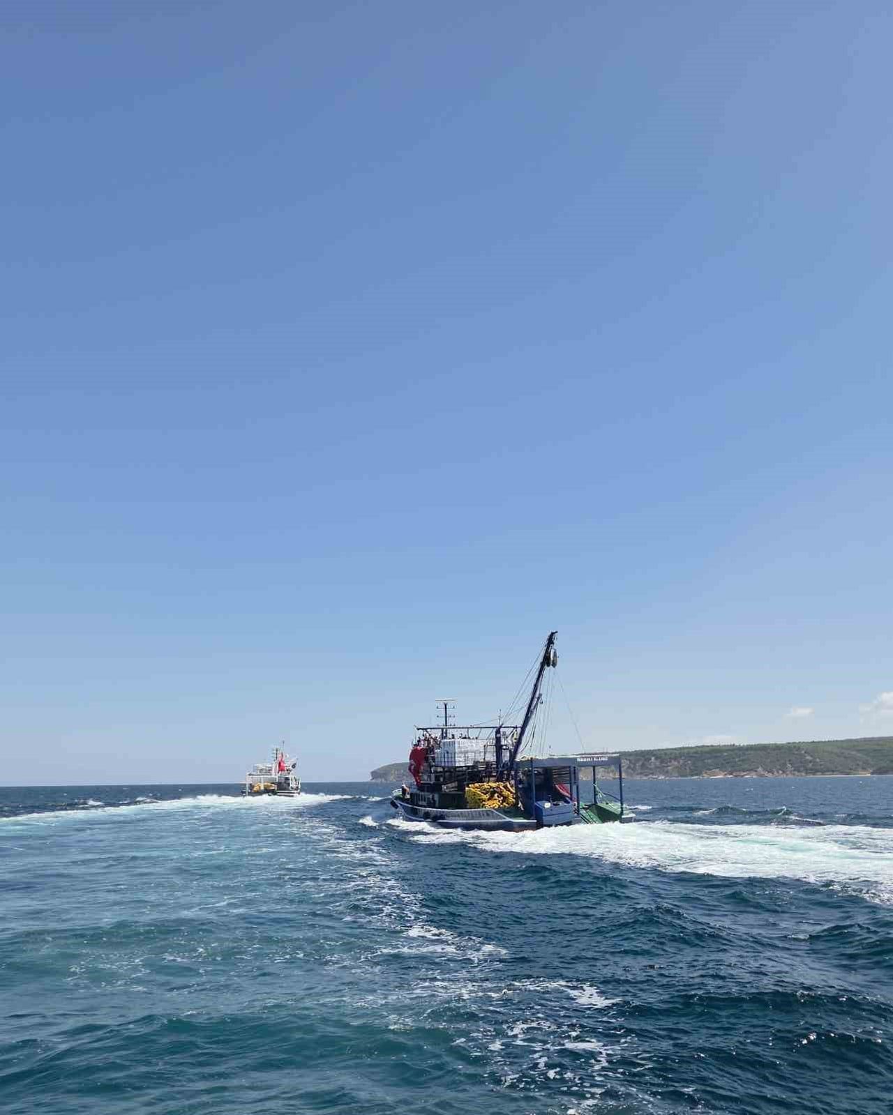 ÇANAKKALE'DE 2026-2027 SU ÜRÜNLERİ AV SEZONU BİGA İLÇESİ KEMER KÖYÜ BALIKÇI BARINAĞINDA DÜZENLENEN...