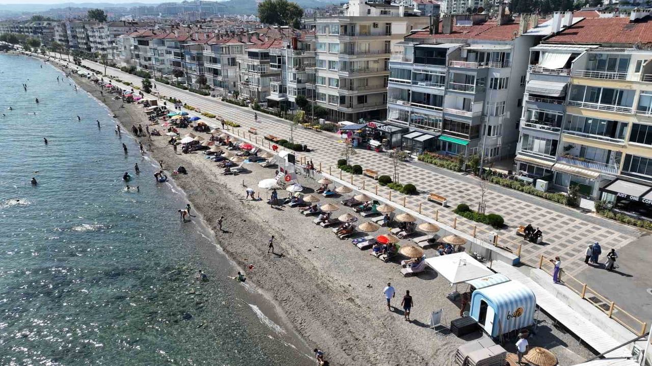 MUDANYA BELEDİYESİ’NİN YENİ HİZMETİ PLAJ MUDANYA’NIN İLK ADRESİ GÜZELYALI’DA AÇILDI.