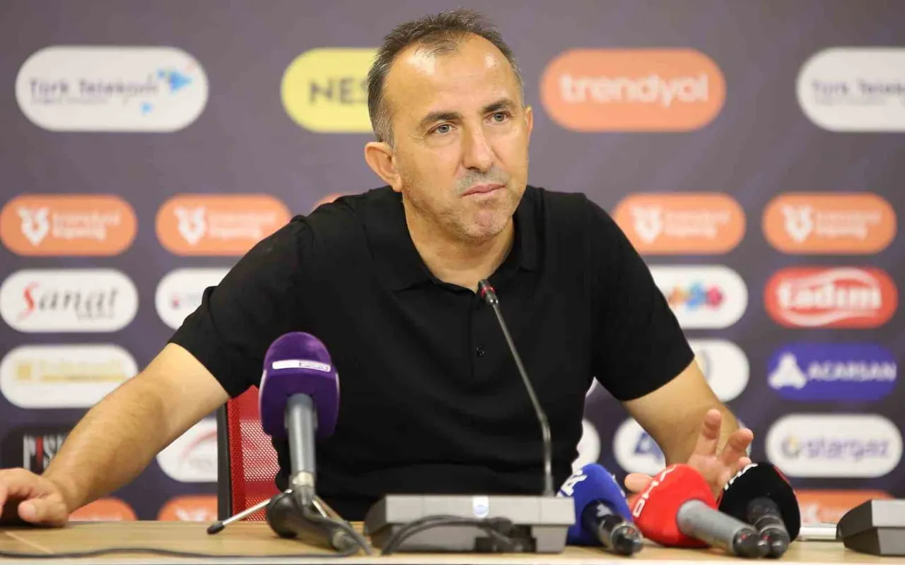 ÇAYKUR RİZESPOR TEKNİK DİREKTÖRÜ RECEP UÇAR, GAZİANTEP FUTBOL KULÜBÜ'NÜ MAĞLUP ETTİKLERİ MAÇIN...