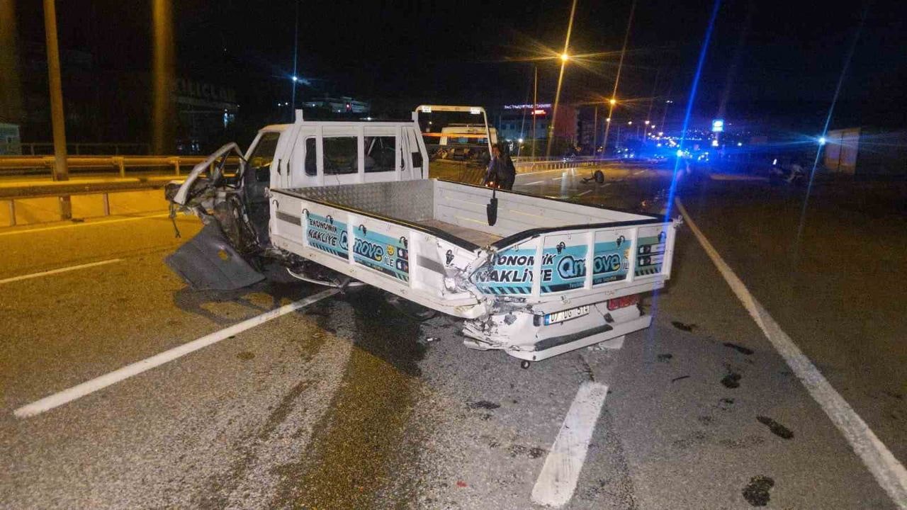 OTOMOBİL KAMYONETE ÇARPTI 250 METRE SAVRULDU TAKLA ATTI, FECİ KAZADA  1’İ AĞIR 3 YARALI