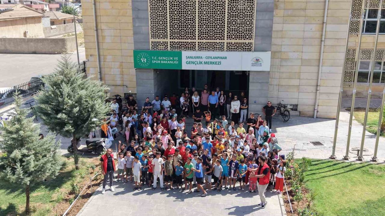 ŞANLIURFA'NIN SURİYE SINIRINDAKİ CEYLANPINAR İLÇESİNDE ÇOCUKLAR, YAZ TATİLİNİ GENÇLİK VE SPOR...
