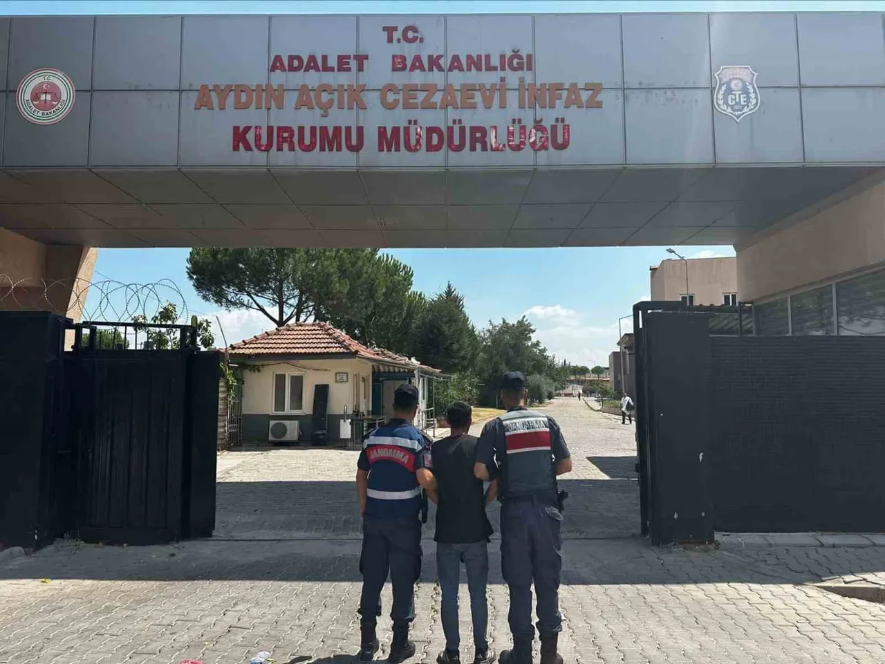 AYDIN'IN KÖŞK İLÇESİNDE HIRSIZLIK SUÇUNDAN 11 YIL 15 AY HAPİS CEZASIYLA ARANAN ŞAHIS...