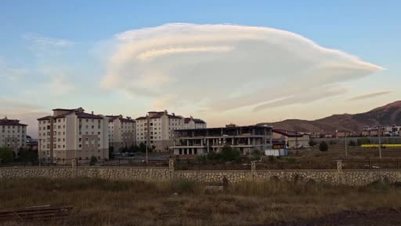 Bitlis'te mercek bulutu görüntüsüyle dikkat çekti