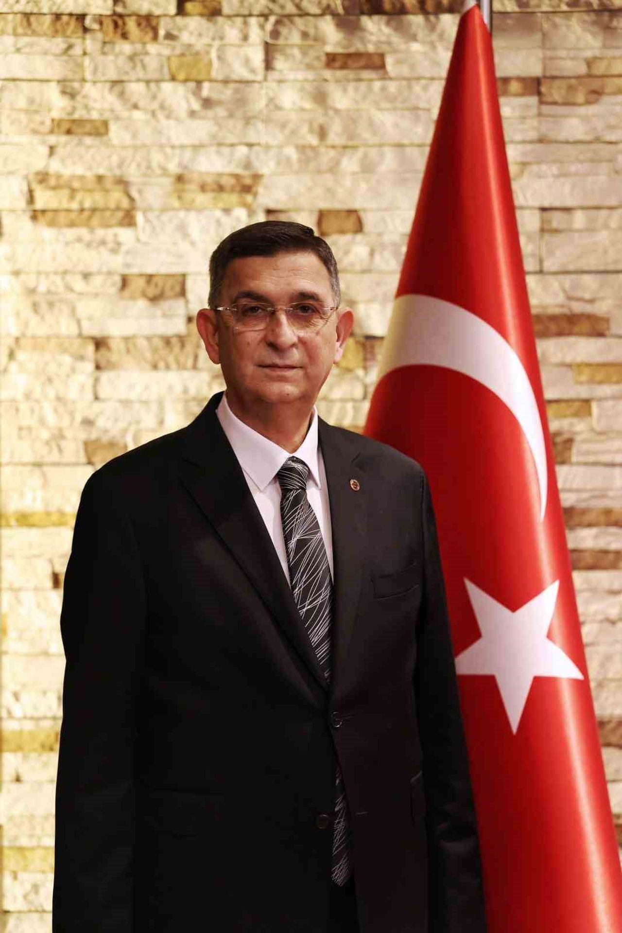 ADNAN ÜNVERDİ’DEN 29 EKİM CUMHURİYET BAYRAMI MESAJI
