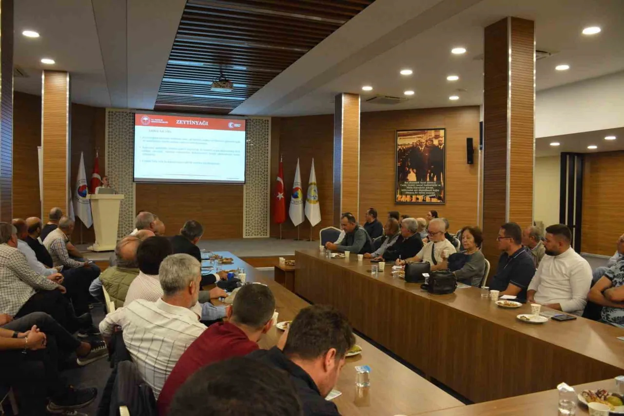 MANİSA TİCARET BORSASI EV SAHİPLİĞİNDE DÜZENLENEN TOPLANTIDA KENTİN ZEYTİN VE ZEYTİNYAĞI...