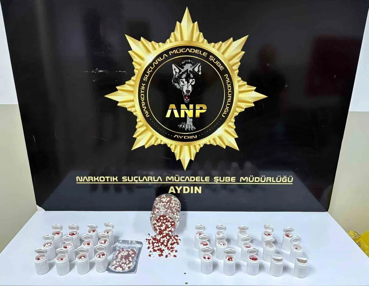 AYDIN’IN EFELER İLÇESİNDE POLİS EKİPLERİNCE DÜZENLENEN UYUŞTURUCU OPERASYONUNDA 2 BİN 456 ADET...