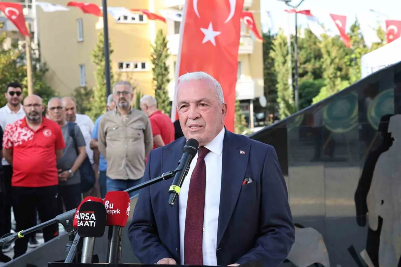NİLÜFER’DE ŞEHİTLERİN HATIRASI ŞEHİTLER ANITI VE NİLÜFER ŞEHİTLİK PARKI’NDA...
