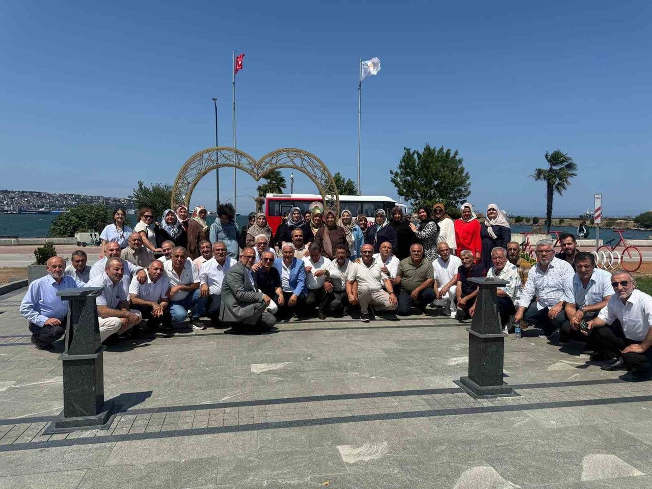 BUNDAN 41 YIL ÖNCE İSTANBUL SARAYBURNU'NDAKİ TARİHİ KIŞLADA BİRLİKTE VATANİ GÖREVİNİ YAPAN...