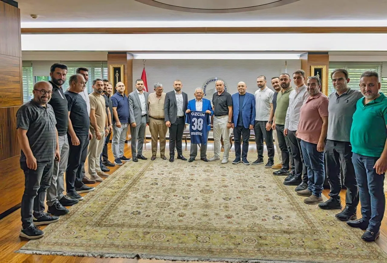 KAYSERİ BÜYÜKŞEHİR BELEDİYE BAŞKANI DR. MEMDUH BÜYÜKKILIÇ, OLAĞANÜSTÜ GENEL KURULDA ERCİYES 38 FK...