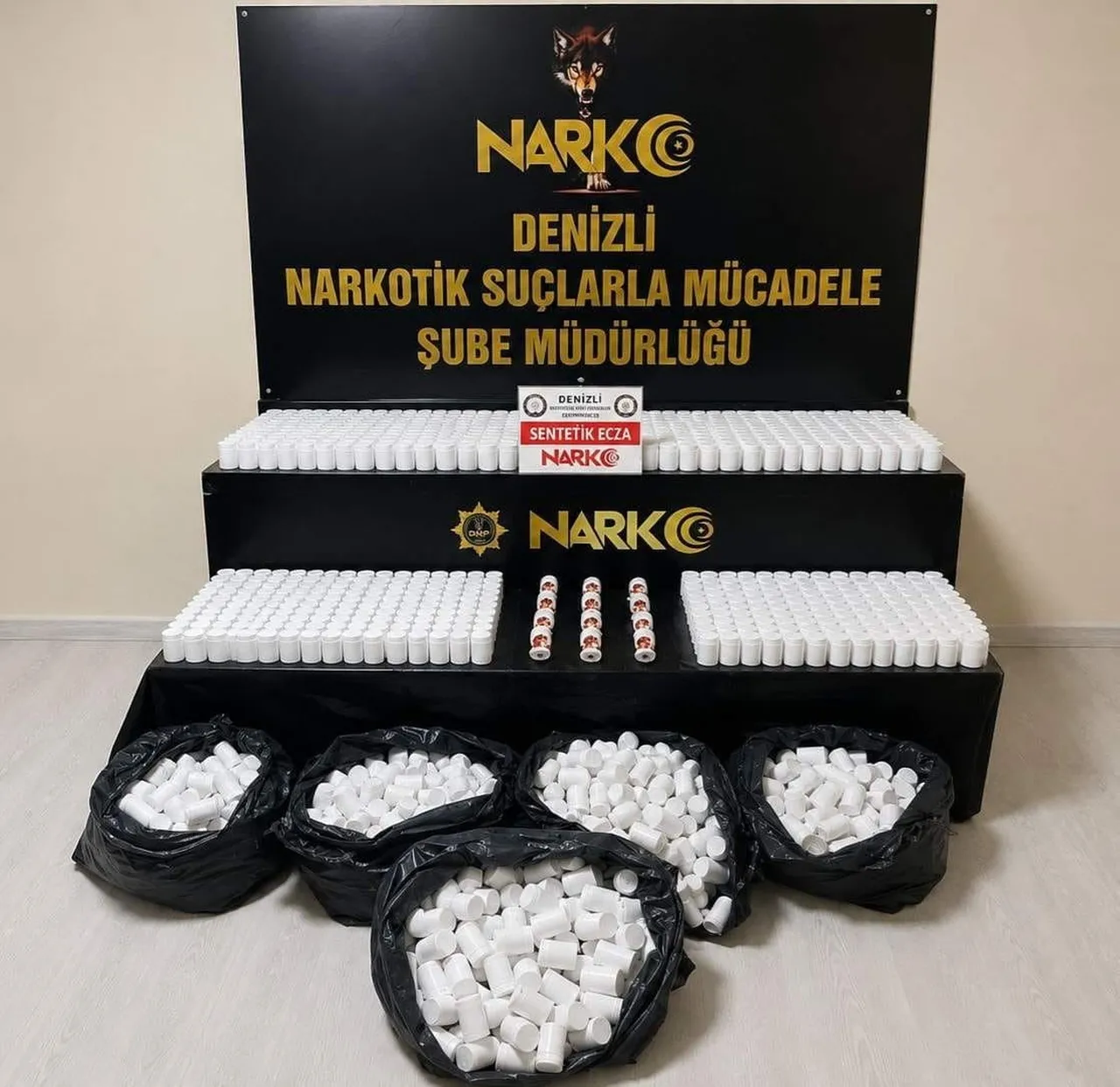 DENİZLİ'DE NARKOTİK OPERASYONU 104 BİN SENTETİK HAP ELE GEÇİRİLDİ, 4 TUTUKLAMA