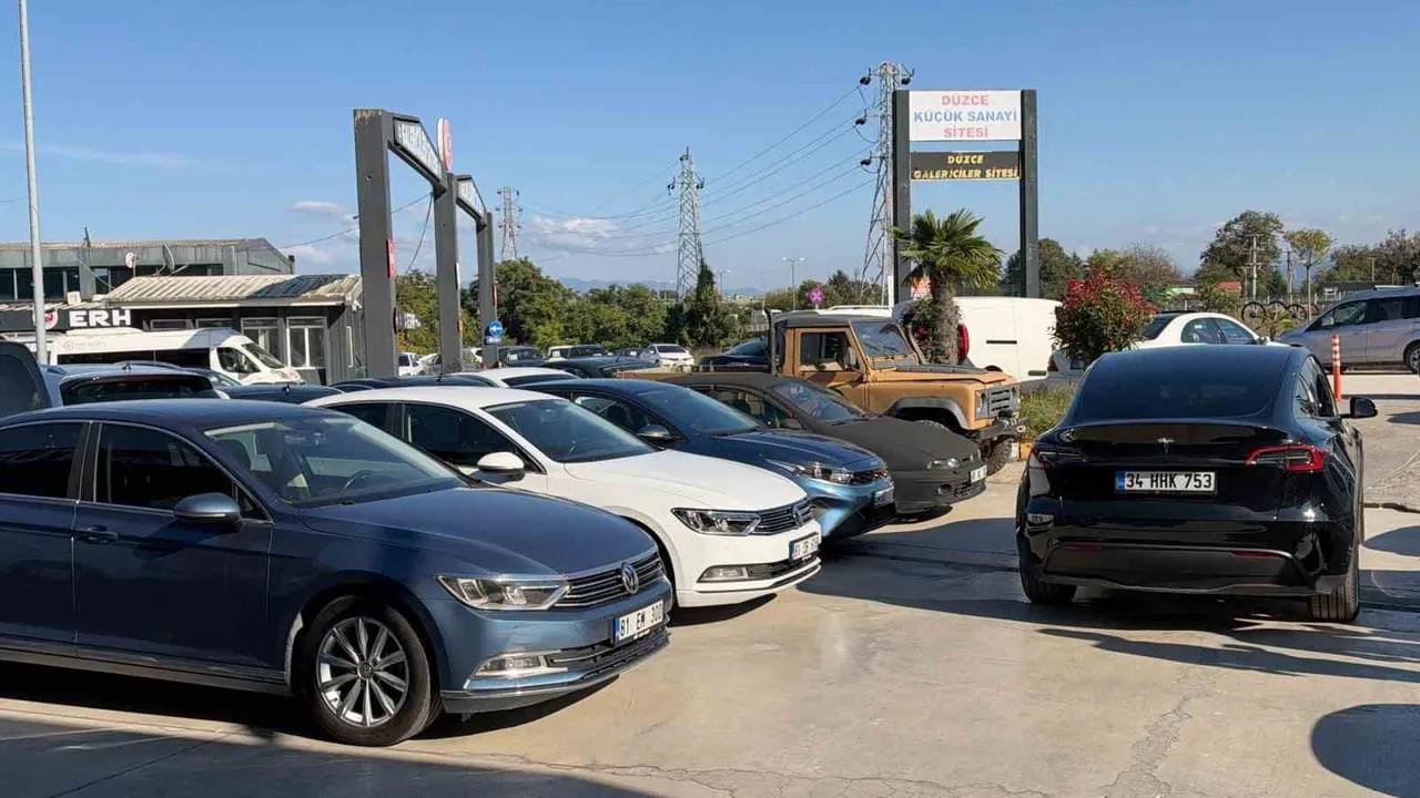 TÜKETİCİLERİN YÜKSEK BAKIM VE TAMİR MALİYETLERİ NEDENİYLE DAHA YENİ MODEL ARAÇLARA YÖNELDİĞİNİ...
