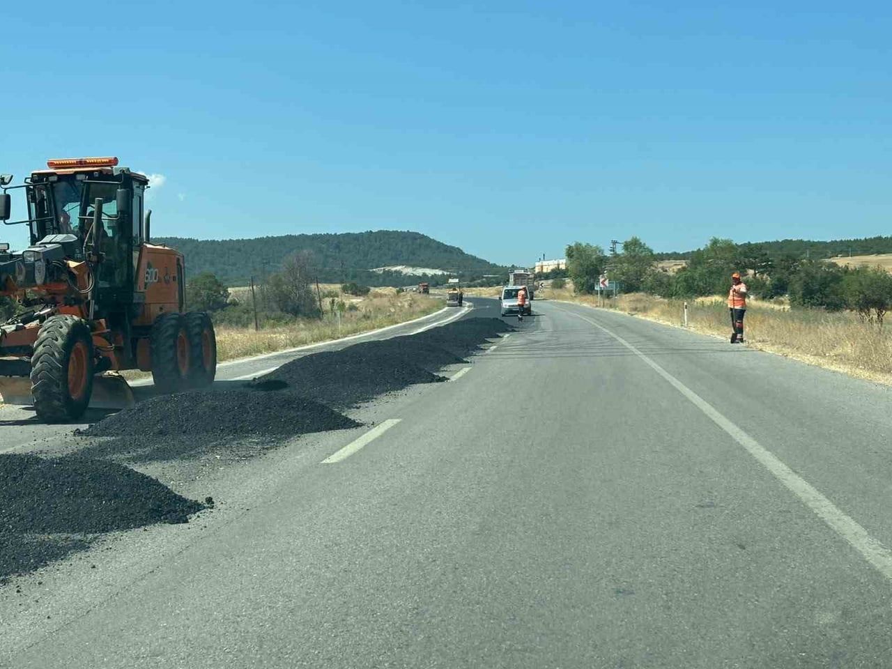 TAVŞANLI-EMET YOLUNDA ÇALIŞMA: ULAŞIM KONTROLLÜ SAĞLANIYOR