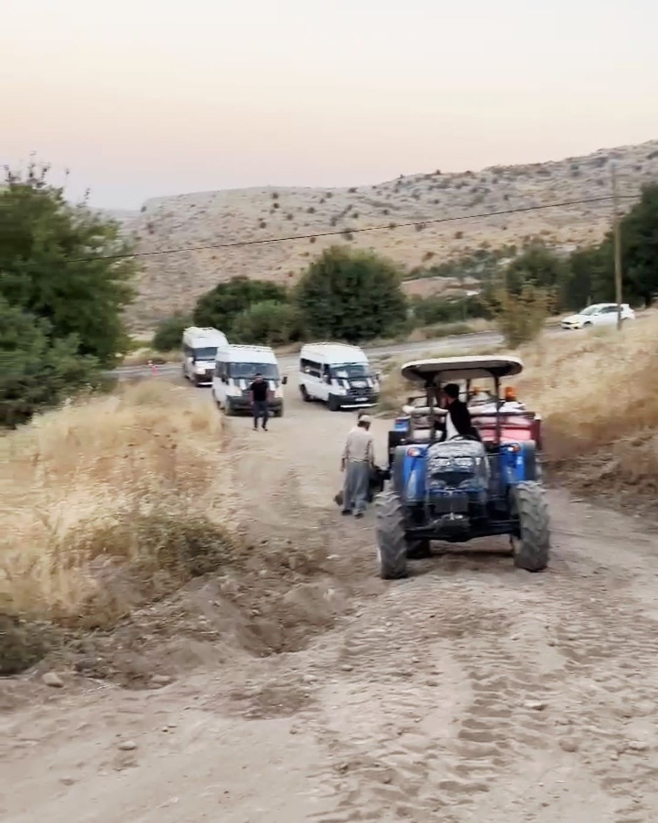 ADIYAMAN’IN SİNCİK-KAHTA KARAYOLUNUN TEĞMENLİ KÖYÜ MEVKİİNDE SÜRDÜRÜLEN YOL ÇALIŞMASININ...