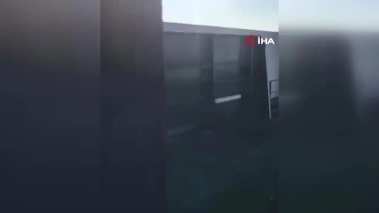 Rusya'nın açıklarında Ukrayna tarafından vurulan bir gemiden 18 denizciyi kurtaran Kalyoncu...