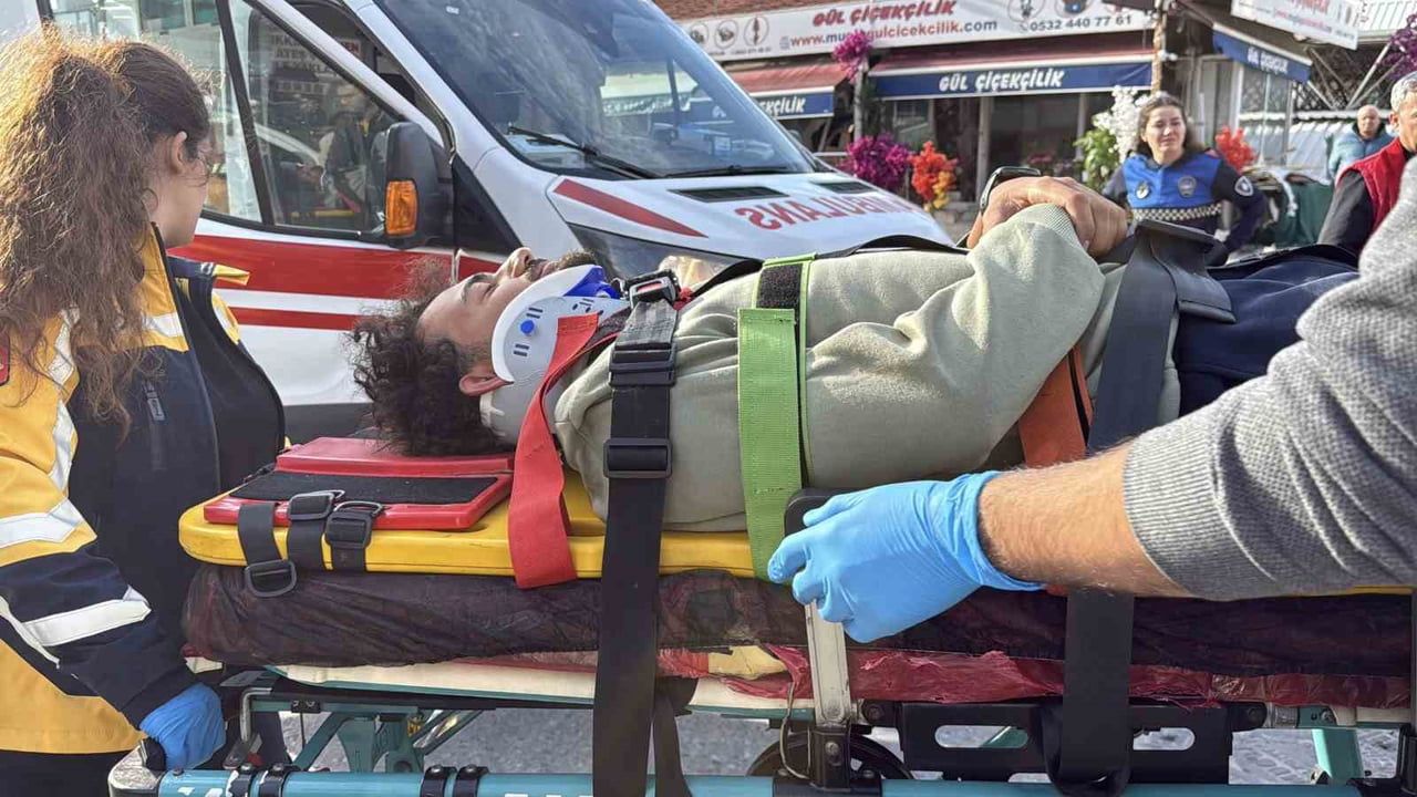MUĞLA’NIN MENTEŞE İLÇESİNDE OTOMOBİL İLE MOTOSİKLETİN ÇARPIŞMASI SONUCU MEYDANA GELEN KAZADA...