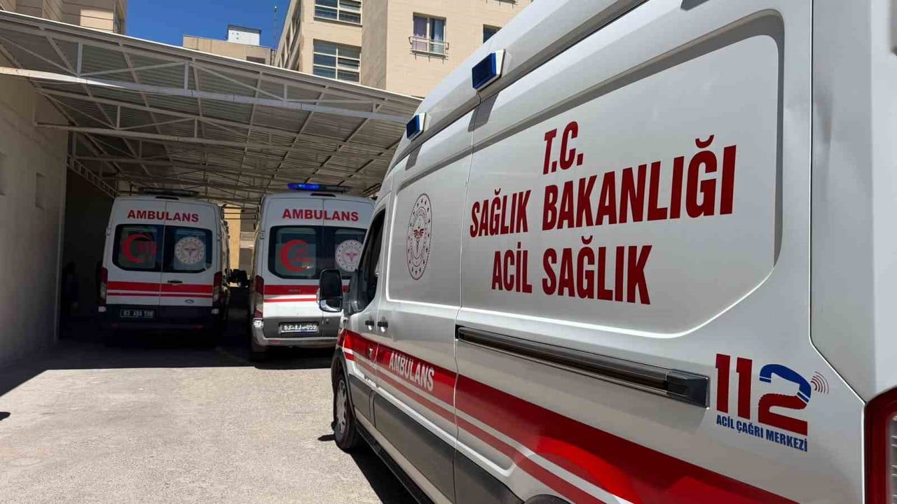 ŞANLIURFA’NIN SİVEREK İLÇESİNDE BİR APARTMANIN 3’ÜNCÜ KATINDAKİ BALKONDAN DÜŞEN 2 YAŞINDAKİ BEBEK...