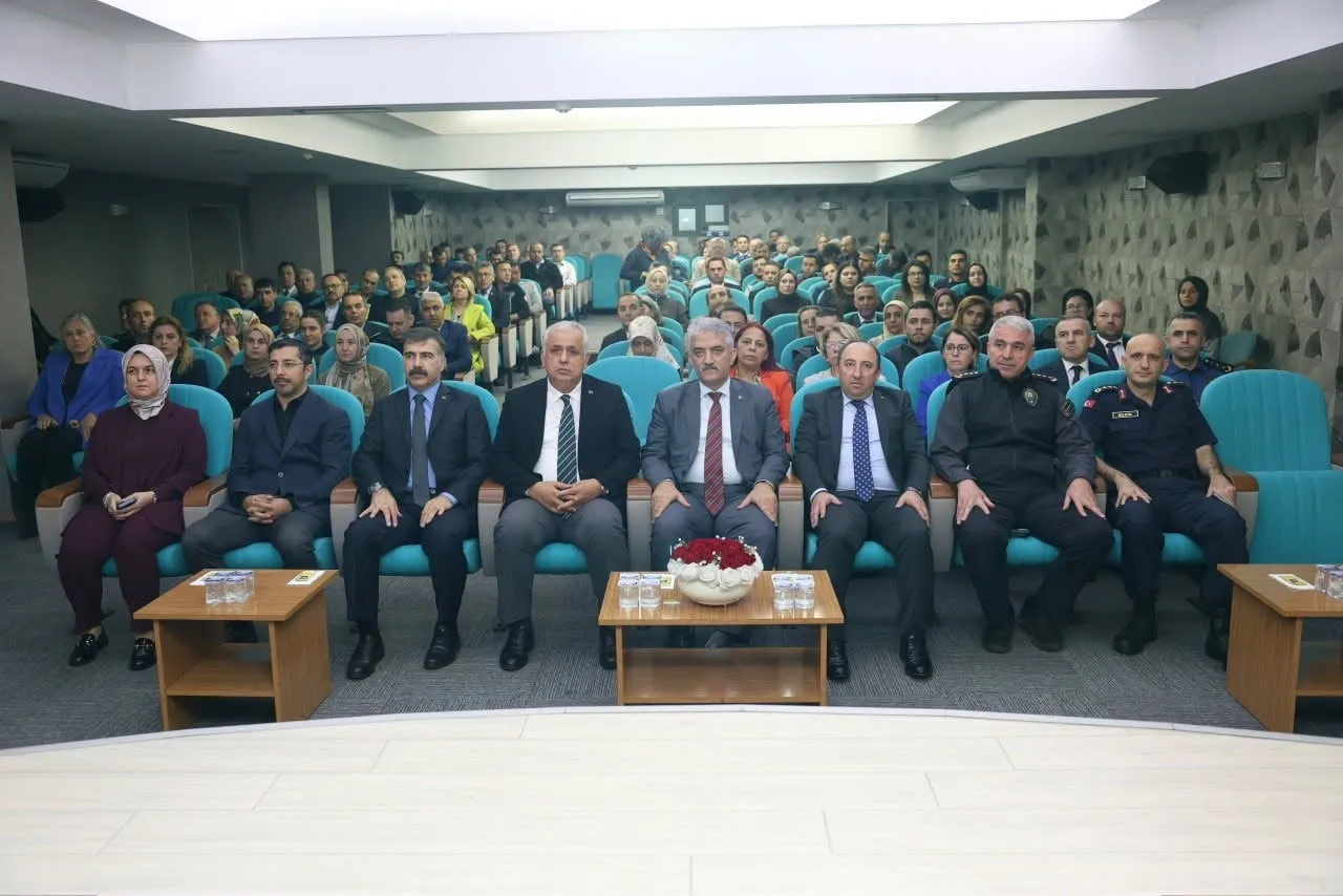 DÜZCE’DE, İÇİŞLERİ BAKANLIĞI İLE HAYRAT VAKFI ARASINDA İMZALANAN “OSMANLI TÜRKÇESİ EĞİTİMİ İŞ...