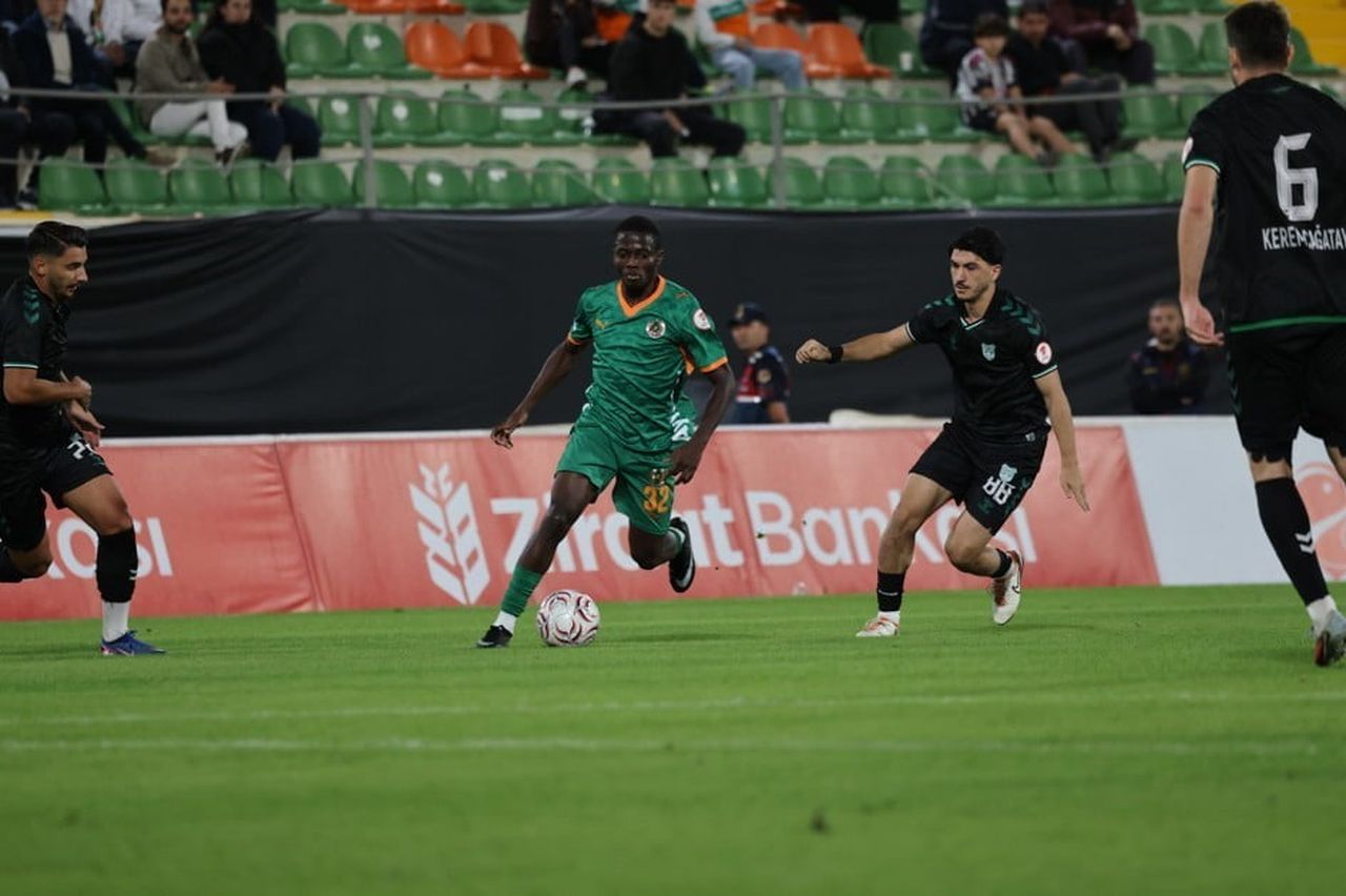 ZİRAAT TÜRKİYE KUPASI 3. TUR MAÇINDA SAHASINDA AĞIRLADIĞI 12 BİNGÖLSPOR'U 4-1 MAĞLUP EDEN CORENDON...