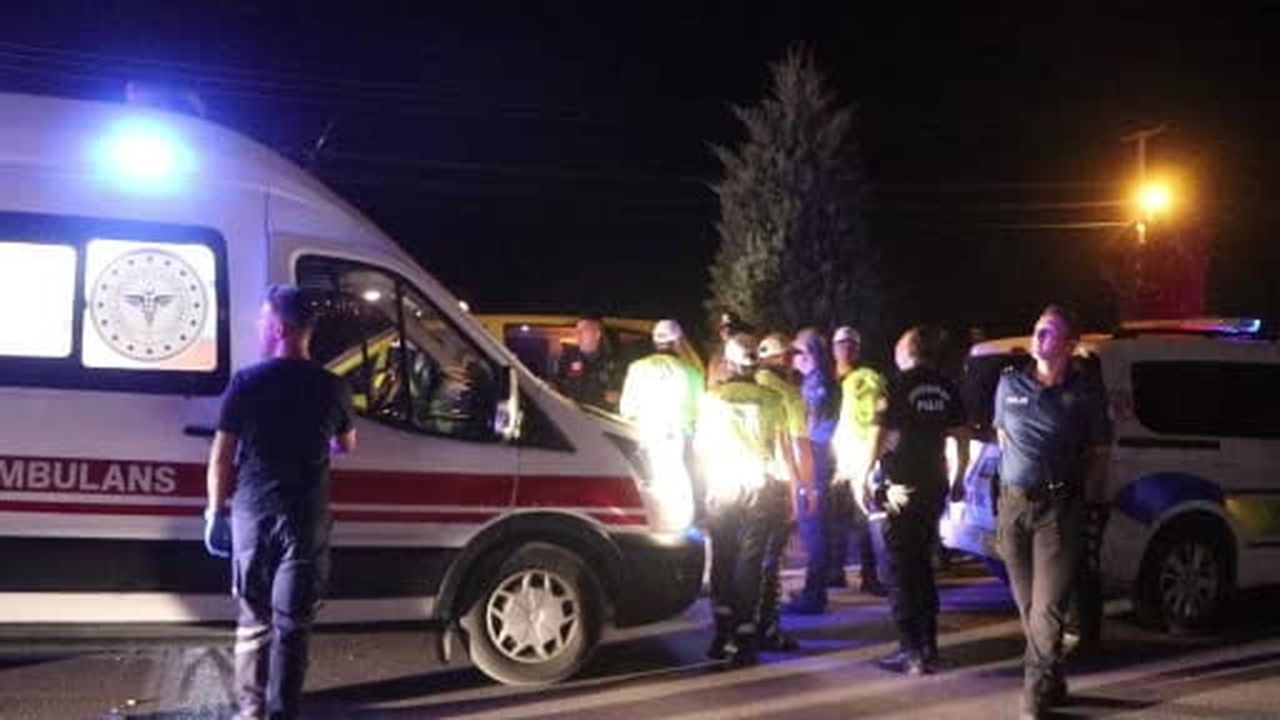 Karaman'da kontrolden çıkan ticari taksi refüje çıktı: 2 yaralı