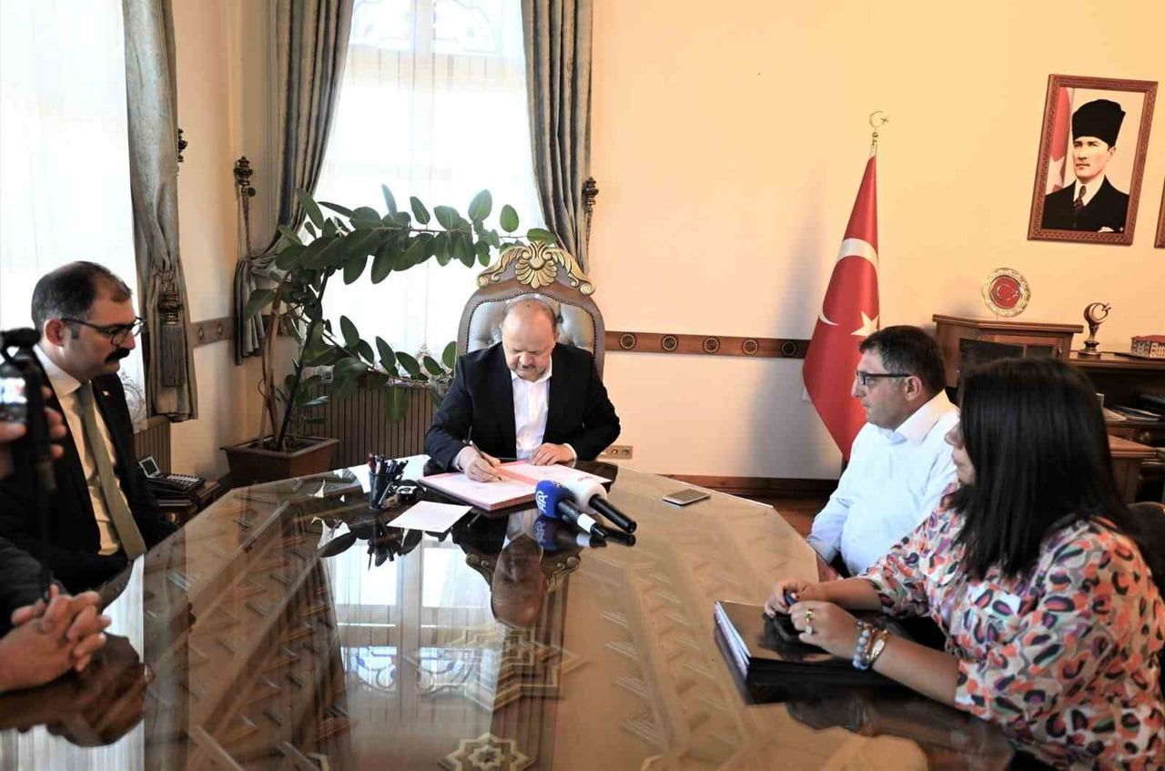 VALİ MEFTUN DALLI TARAFINDAN PROJE SÖZLEŞMESİ İMZALANDI.