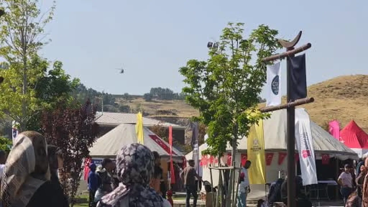 Ahlat semalarında Çelik Kanatlar şov: Nefes kesen gösteri