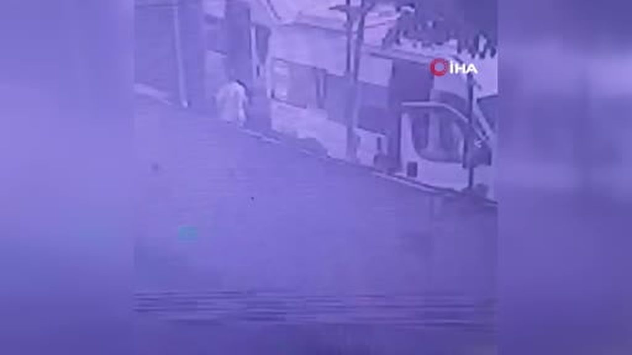 Arnavutköy'de servis şoförünün öldürüldüğü silahlı kavganın görüntüleri ortaya...