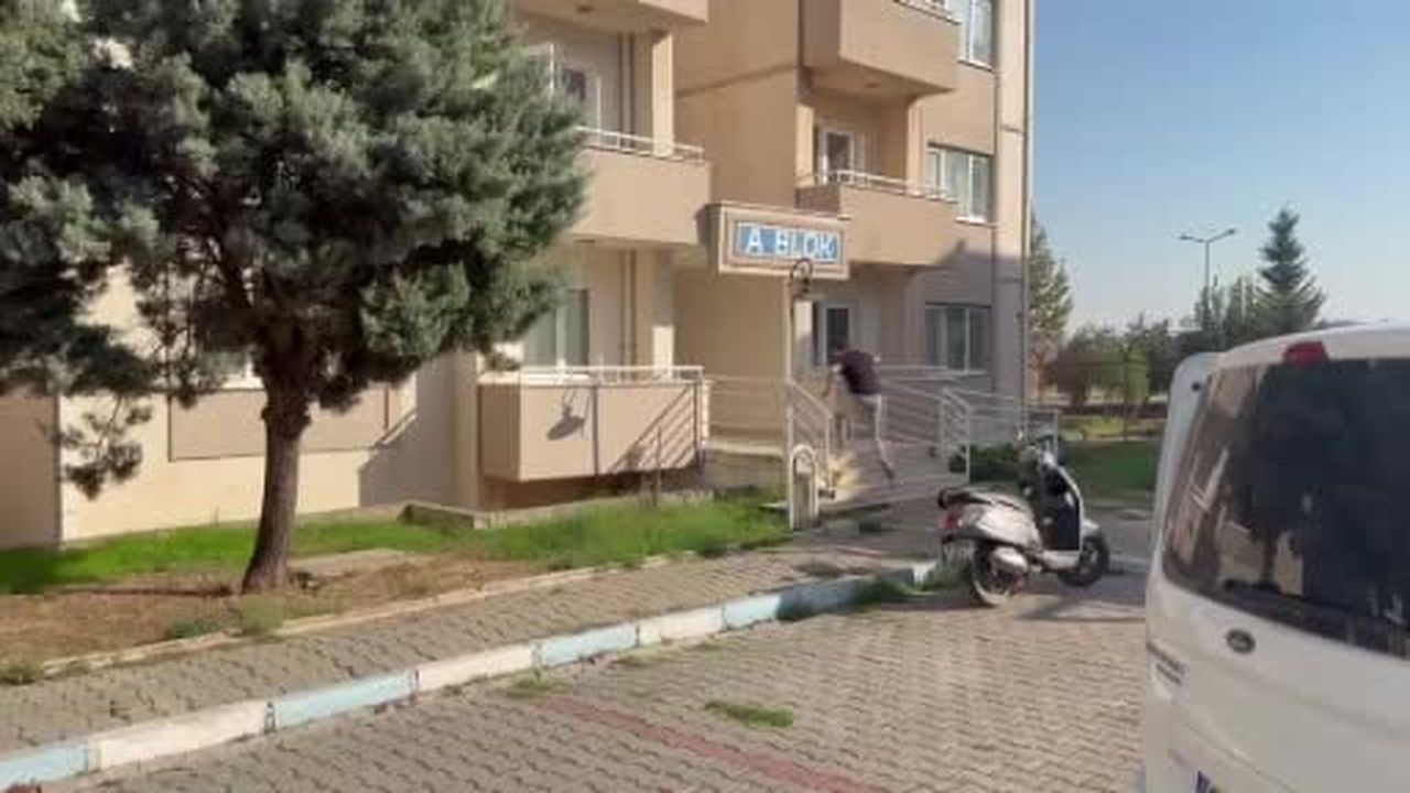 Kimliğini unutan adayı polis KPSS'ye yetiştirdi